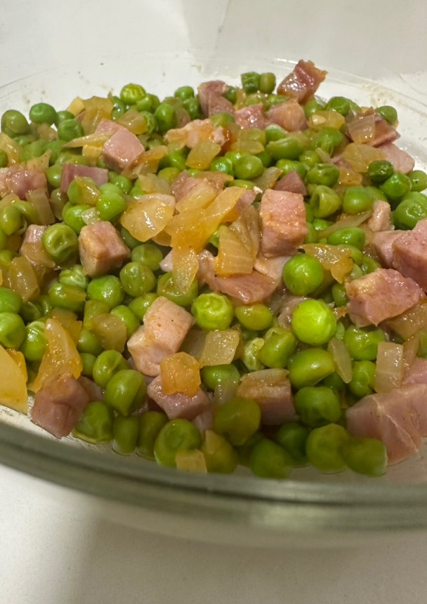 Una foto de Guisantes con jamón