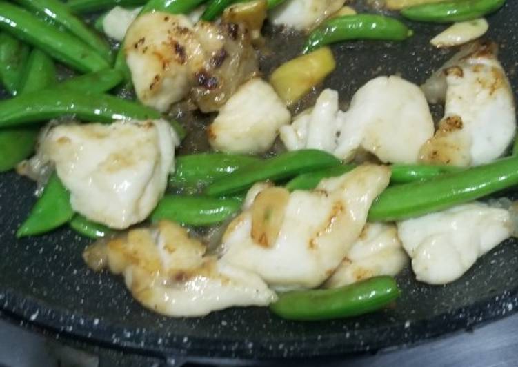 Recipe of Favorite Stir fry Giant Grouper Fish with Sugar Snap Peas 龍躉炒 荷蘭豆