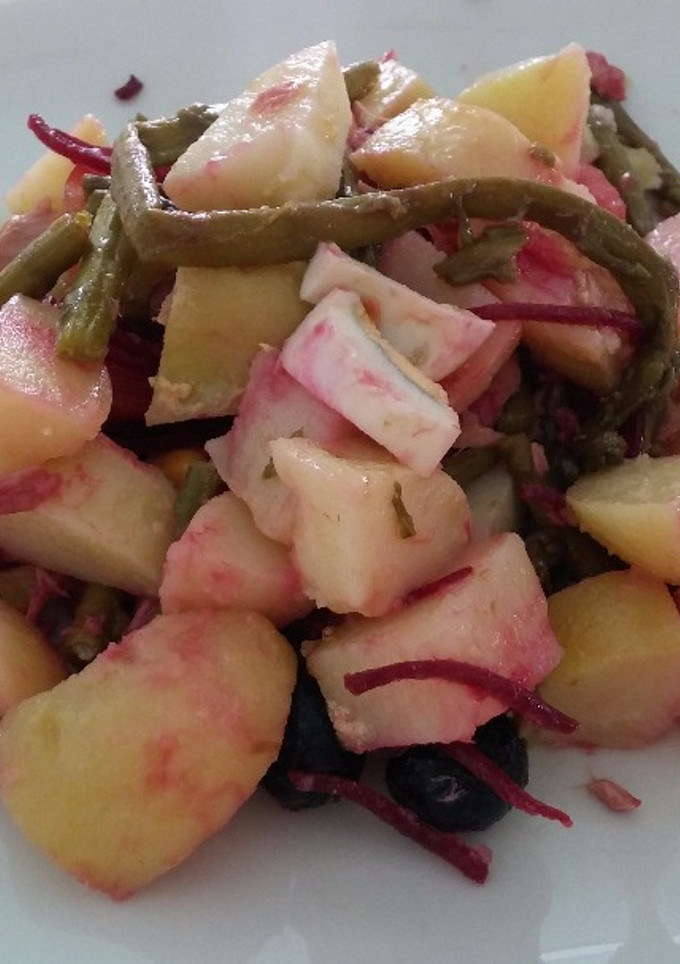 Una foto de Ensalada de patata con espárragos