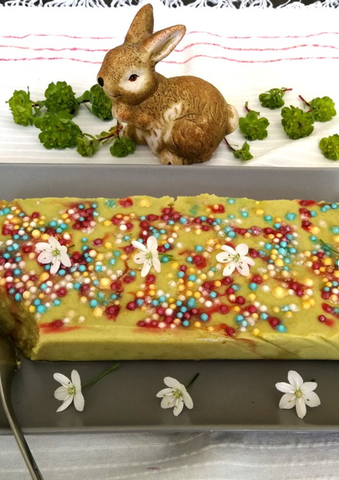 Una foto de Budín en frío de melocotón y almendras