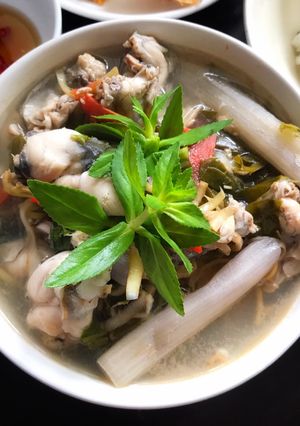 Hình của món Canh chua ếch lá giang.