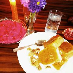 A picture of Vada bread with hummus dip.