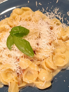 Una foto de Orecchiette a la auténtica carbonara