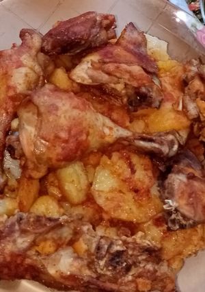 صورة لوصفة دجاج مع بطاطا بدبس البندورة