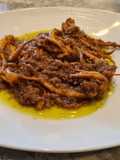 Rejos de calamar en salsa de cebolla