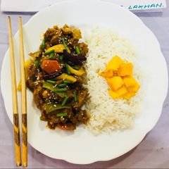 A picture of Thai sticky mango chicken.