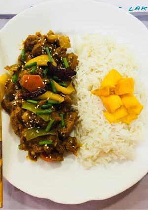 A picture of Thai sticky mango chicken.