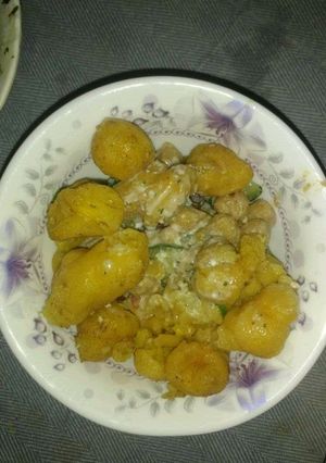 A picture of Dahi bhaley chaat.