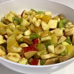 A picture of Khati meethi fruits chat.