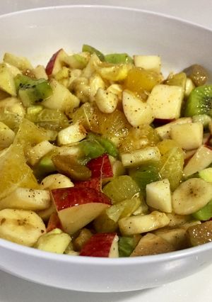 A picture of Khati meethi fruits chat.