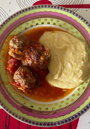 Une photo de Boulettes aux 3 viandes sauce façon bolognaise et polenta