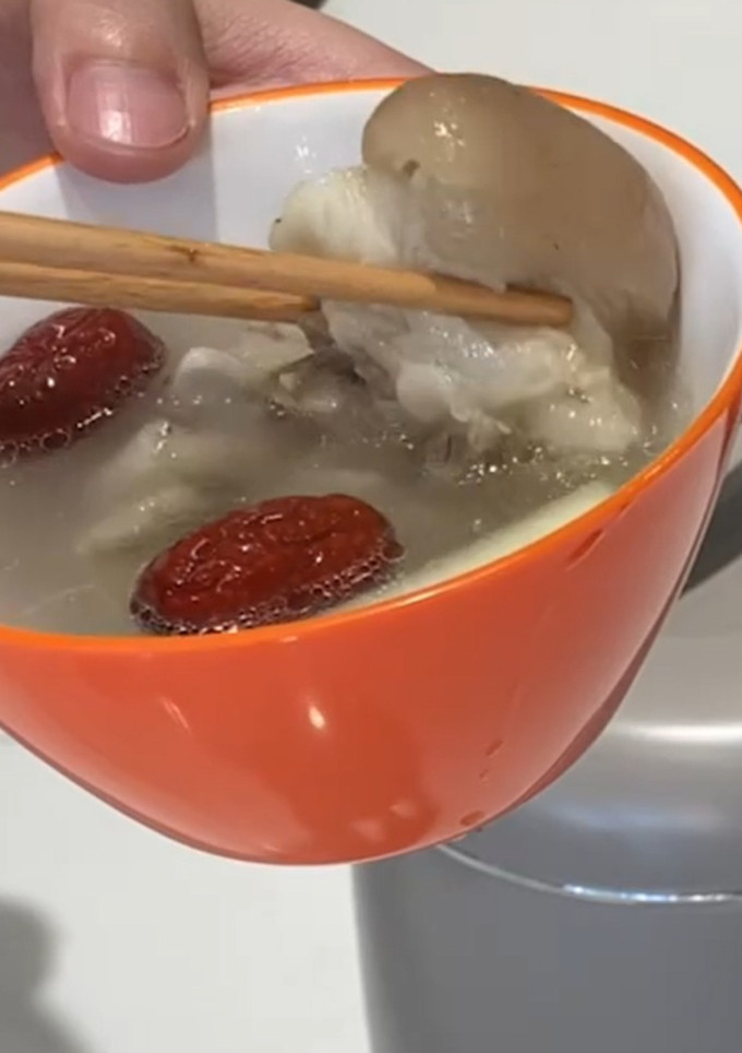 【悶燒鍋料理-清燉薏仁豬腳湯】-火牌悶燒鍋 的食譜成品照片