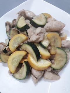 雞肉炒櫛瓜 的食譜成品照片