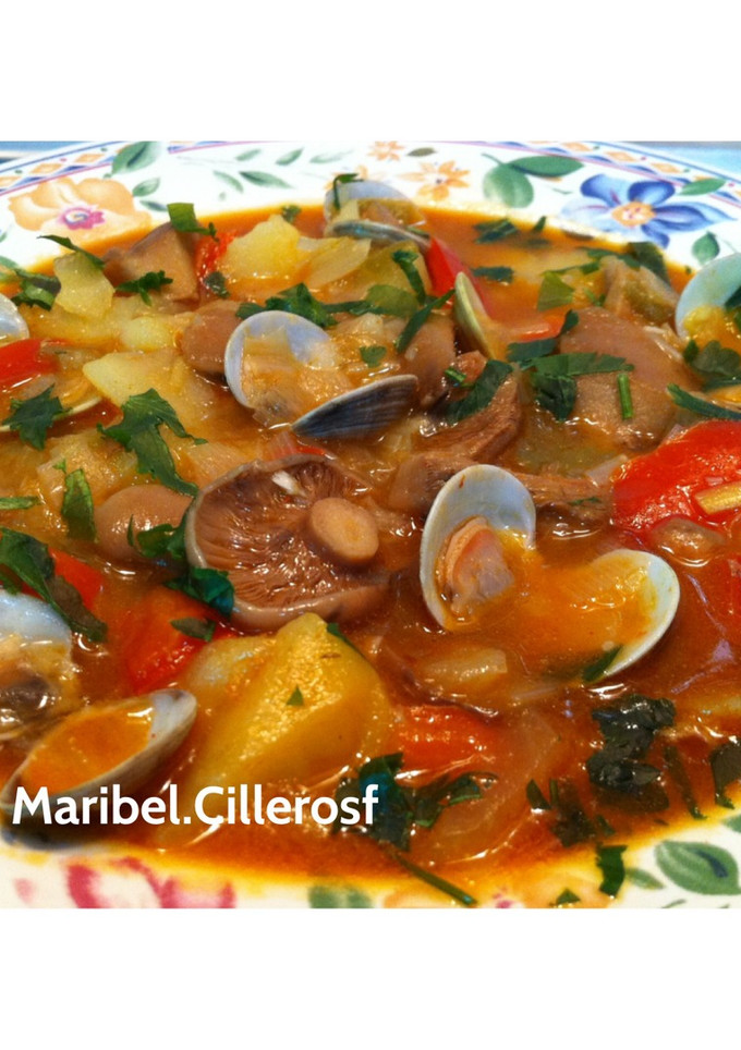 Una foto de Níscalos con patatas y chirlas