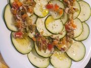 Una foto de carpaccio calabacín