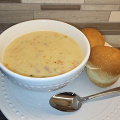 A picture of Ham Potatoe Soup.