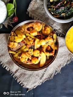 পুঁই ডাঁটা আলু বড়ি দিয়ে রুই মাছের রসা (pui data alu bari diye rui macher rosa recipe in Bengali) রেসিপির প্রধান ছবি