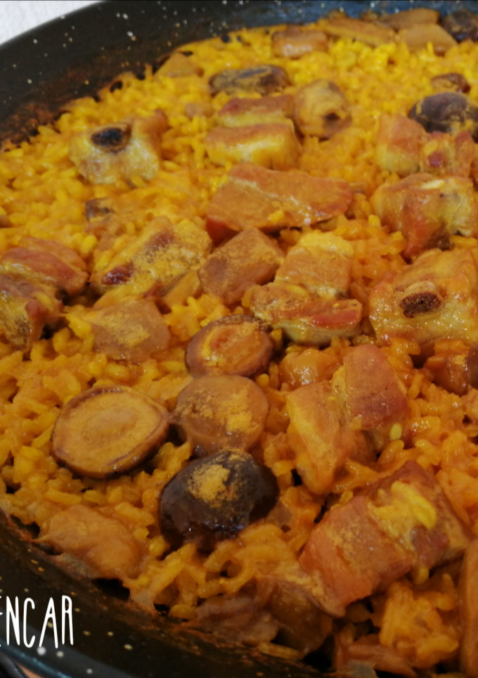 Una foto de Arroz con costillas y setas