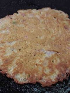 முட்டை வெங்காய அடை (Muttai Vengaya Adai Recipe in Tamil) செய்முறை முக்கிய புகைப்படம்