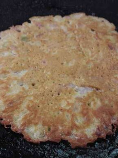 முட்டை வெங்காய அடை (Muttai Vengaya Adai Recipe in Tamil) செய்முறை முக்கிய புகைப்படம்