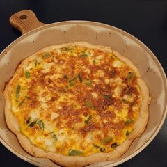 A picture of Asparagi and Goat cheese quiche.