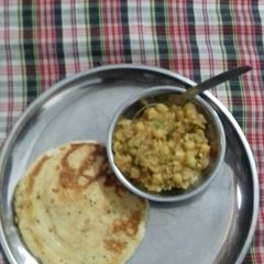 A picture of Chole kulche.