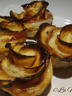 Una foto de Rosas de manzana y hojaldre