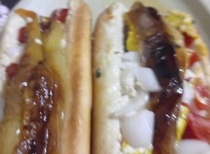 Una foto de Hot dog con chile guero 🇲🇽