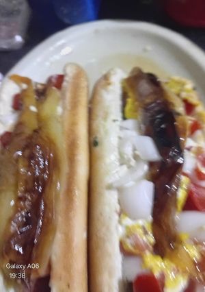 Una foto de Hot dog con chile guero 🇲🇽