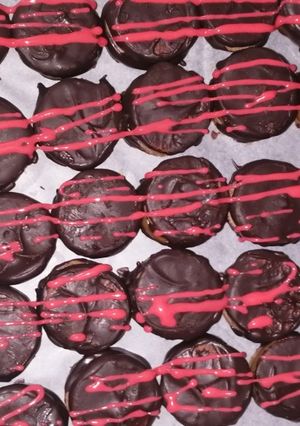 Una foto de Mini alfajores de chocolate y dulce de leche 🍫