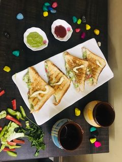 વેજ મેયો સેન્ડવીચ(Veg Mayo Sandwich Recipe in Gujarati) રેસીપી મુખ્ય ફોટો