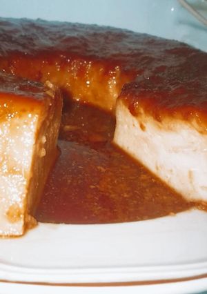 Una foto de Budín de pan con centro de caramelo 😋