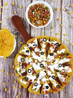 ચીઝી લોડૅડ નાચોસ (Cheesy Loaded Nachos recipe in Gujarati) રેસીપી મુખ્ય ફોટો