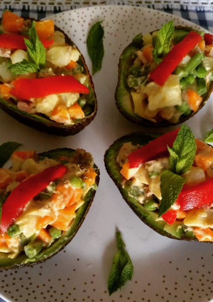 Una foto de Aguacates rellenos con verdura