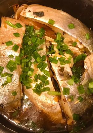 A picture of Vietnamese Braised Fish in Clay Pot (Cá kho tộ).