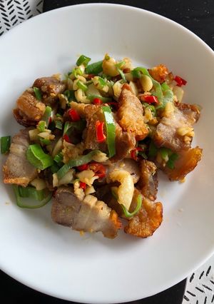 รูปของ 🍴หมูกรอบผัดพริกเกลือ 🐷🌶 #อาหารไทยง่ายๆ