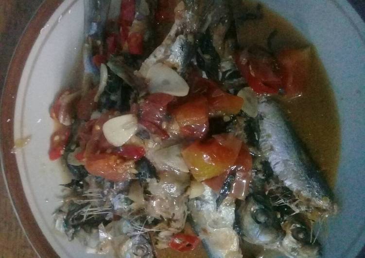 Ikan lemuru masak kemangi