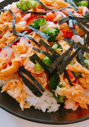 A picture of Chirashi zushi (beautifully scattered sushi).