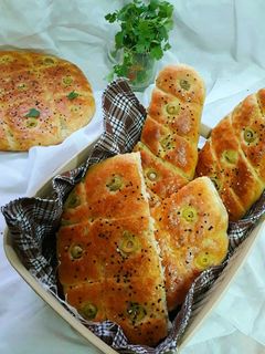 صورة لوصفة خبز الدار بالزيتون 🥖🫓🌿