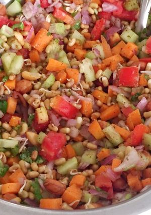 A picture of Moth Bean Sprouts Salad.