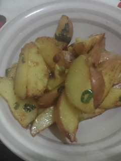 Una foto de Papas veganas con ajo y verdeo