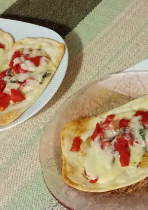 Una foto de Tartas individuales c/cebolla, tomate y queso azul