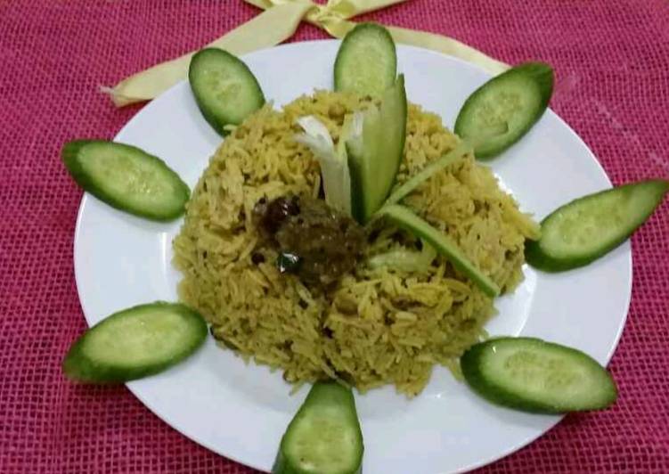 Recipe of Tasty Hari Moong Khichdi Whole Green Gram Khichdi