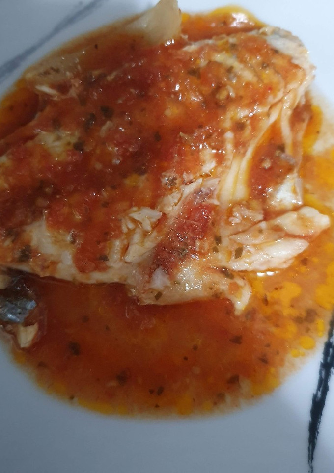 Una foto de Dorada en salsa marinera