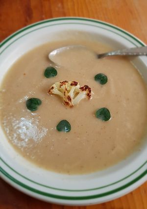 Una foto de Crema de coliflor asada