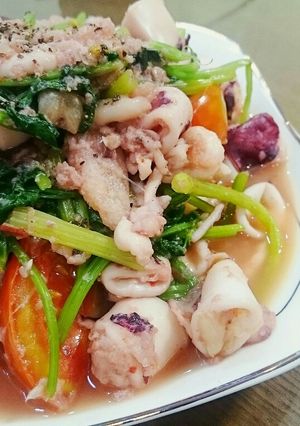 Hình của món Mực sữa xào cà chua.