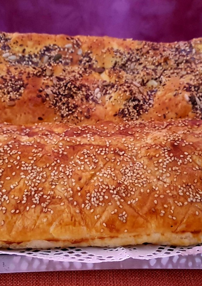 Una foto de Hojaldres de chorizo y queso y de jamón york, queso y aceitunas