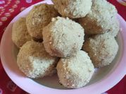 A picture of desiccated coconut laddoo
