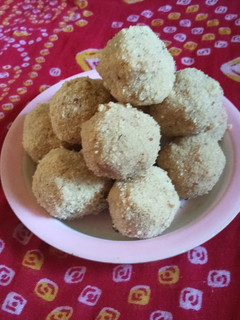 A picture of Oats Laddoo.