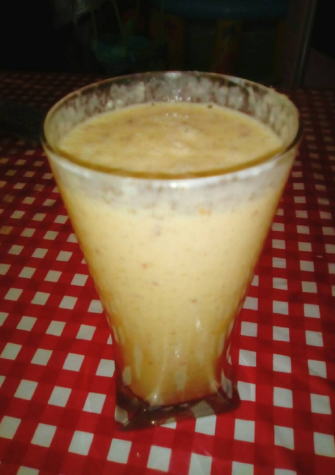 Una foto de Licuado de durazno, 🍌, Chía, avena y yogurt 👏👏💪💪💪😊